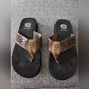 Yellow Box Brown Tan Thong Sandals Size 6